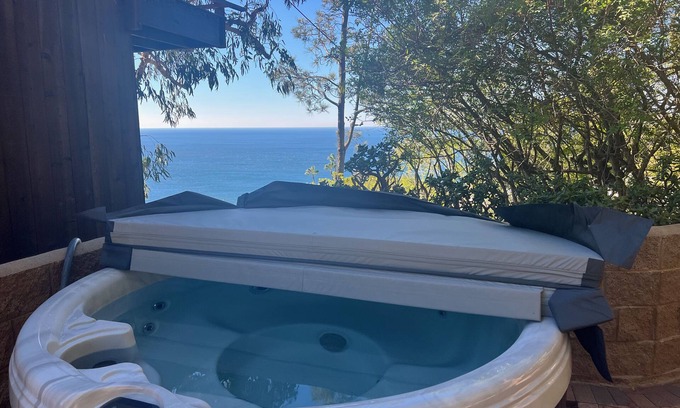 Eastern Malibu House | Summertime Malibu - Private 3 BD Retreat w/Panoramic Ocean Views and Hot Tub