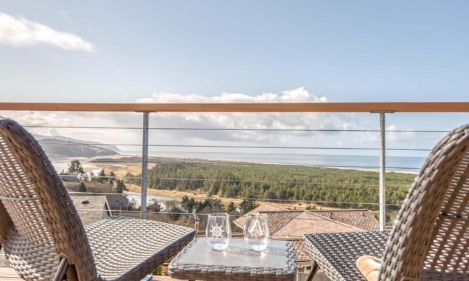 Pacific City House | Summit Lighthouse - Meredith Lodging