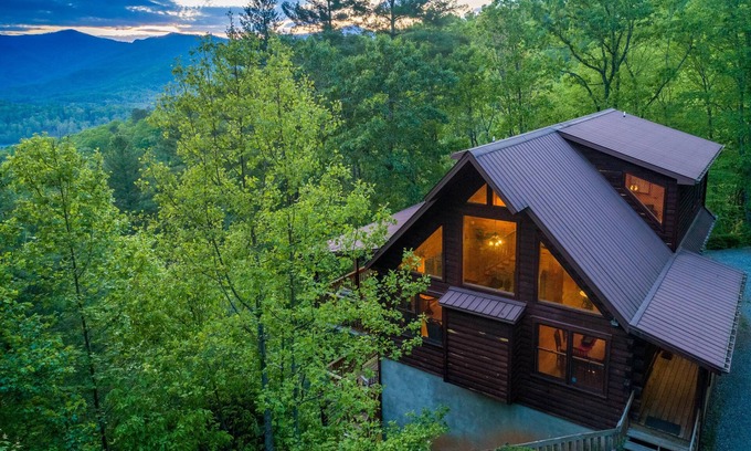 Sylva Cabin | Summit Lodge - Smoky Mtn Views, Central Location, Hot Tub & Ping Pong!