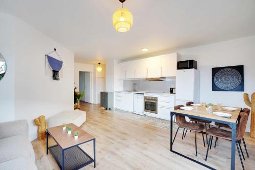 Les Puces de Saint-Ouen Apartment | Sumptuous 3BR-6P Apartment with terrace-Near Paris