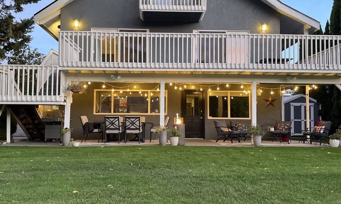 Orondo House | Sun Cove Waterfront 6 Rooms (4 BEDROOMS W/2 additional Sleeping rooms , 4 Bath