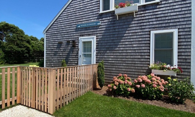Tom Nevers House | Sun Filled 3 Bedroom upside down home