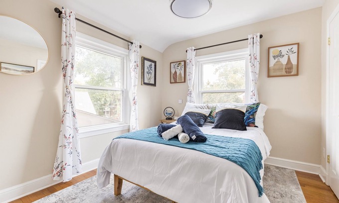 Arlington Ridge House | Sun-Filled 9BR House | Private Yard | Family & Pet Friendly | Arlington/DC
