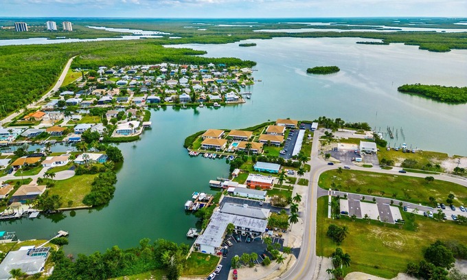 Isles of Capri Condo | Sun-filled Marco Island studio on the bay with firepit & breathtaking views