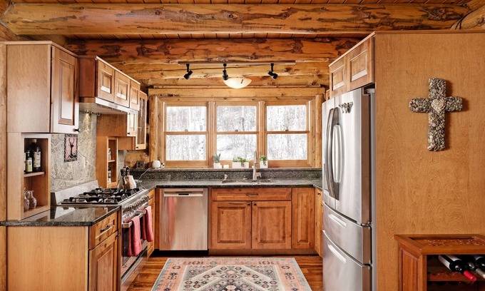 Glenwood Springs House | Sun King Chalet | Sunlight Ski, Hot Tub, Lg. Deck