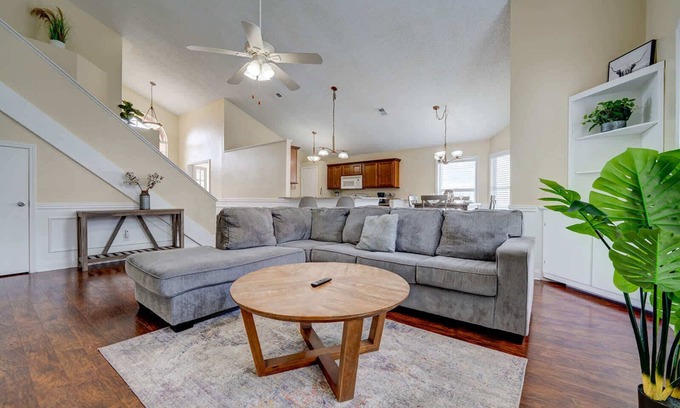 Lindfields House | Sun Kissed Pool Home in Kissimmee