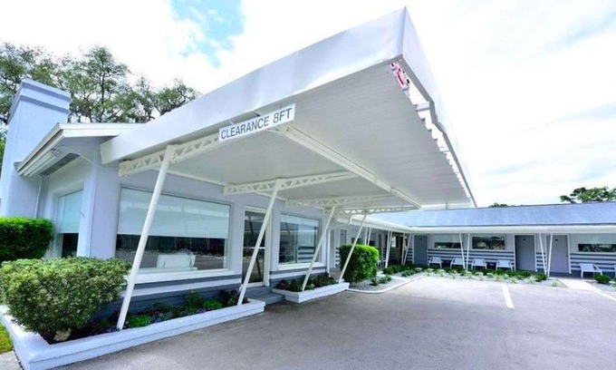 Silver Springs Hotel | Sun Plaza Motel