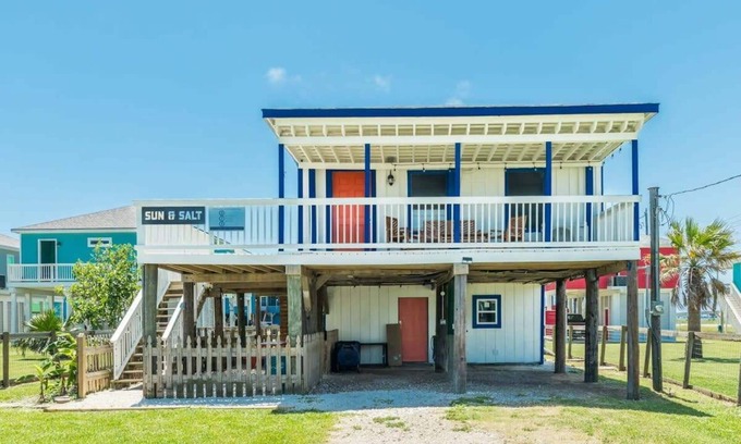 Surfside Beach House | Sun & Salt Beach Pad – Cozy, Cute, & Tail-Wagging Approved!