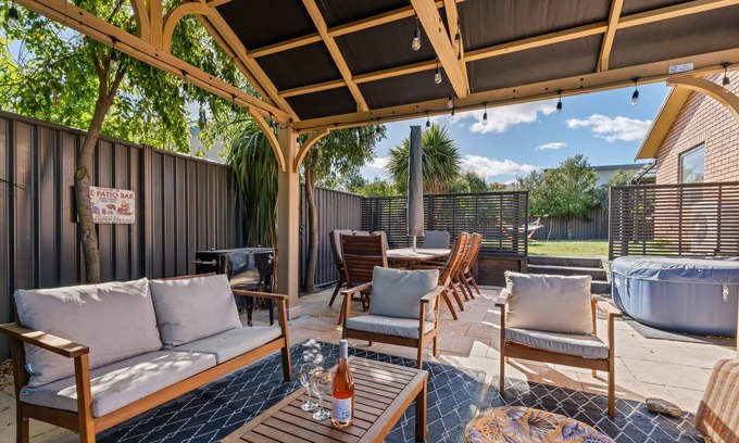 Lowburn House | Sun Soaked Escape - Cromwell Holiday Home
