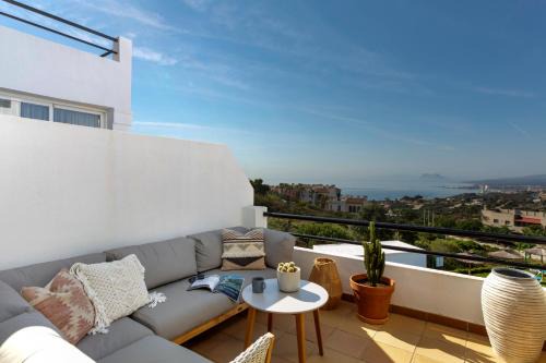 Manilva House | Sun-Soaked Home - Panoramic Sea View, Pool, Parking
