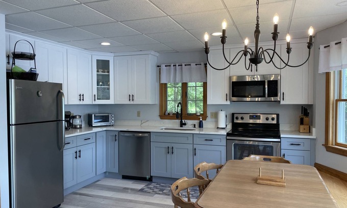 Sutton House | SUNAPEE REGION - LAKEFRONT/SKI VACATION HOME RENTAL