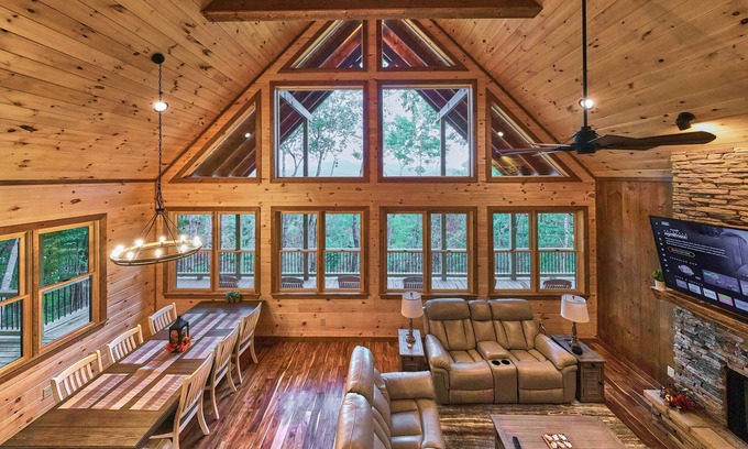 Cherry Log Cabin | Sunbeam Mt Vista Panoramic View Hot Tub Game Room Pet Friendly