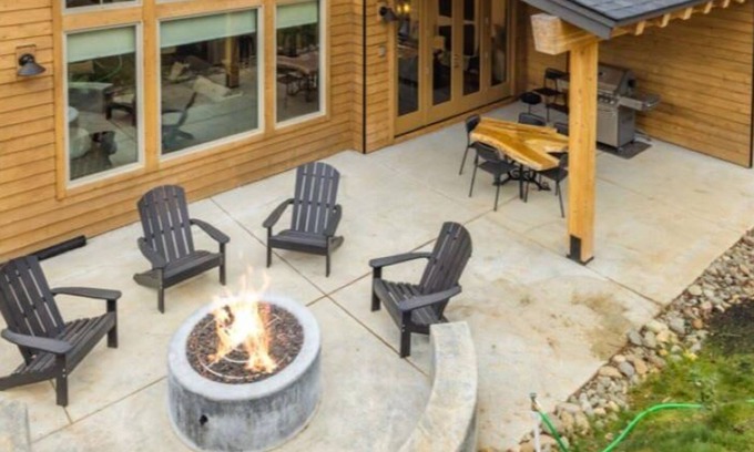 Cle Elum House | Suncadia 5 Bdrm Home with Secret Bunk Room and Hot Tub Fun for the Kids