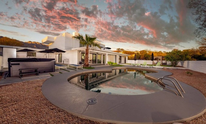 Tucson House | Suncrest Compound (Mike Morgan)