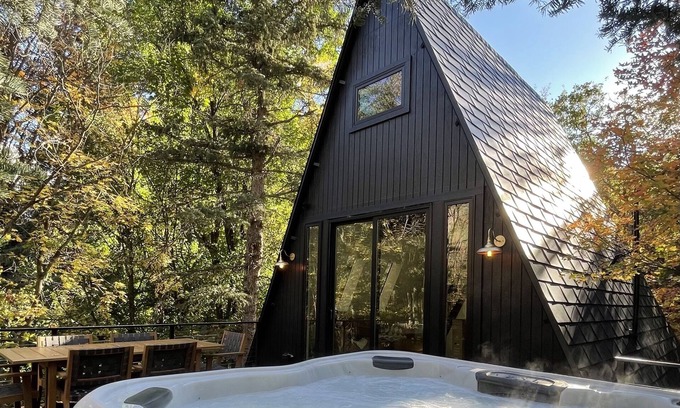 Sundance Cabin | Sundance A-Frame 5 Min Walk to Resort & XL Hot Tub
