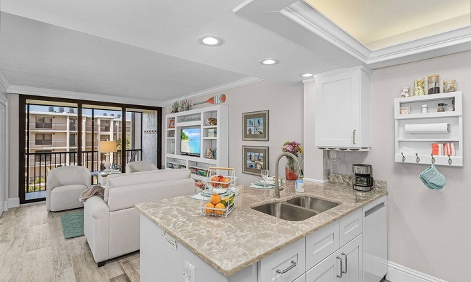 Sanibel Condo | Sundial D310 Charming beachfront getaway!