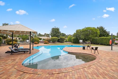 Symonston Hotel | Sundown Villas