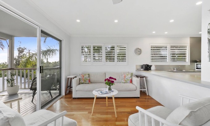 Sunrise Beach Apartment | Sundowner@Sunrise - Walk to Beach