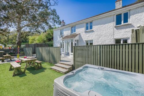 Bude House | Sunflower - Bude