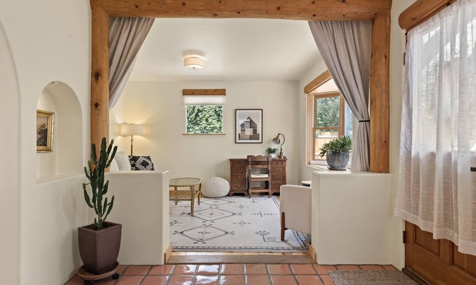 Carbondale House | Sunflower House | Historic Gem Steps from Main St.