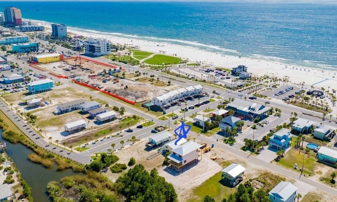 Gulf Shores House | Sunflower in the City: Location! Location! Location! Love dogs! Block from ⛱️.