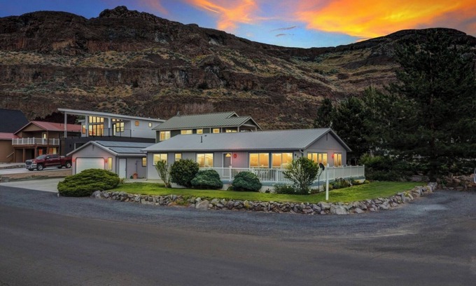 Sunland Estates House | Sunland Estates Oasis in Quincy - by the Gorge!