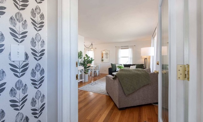 North Spokane House | Sunlit Scandi House - Large Yard, Great Location!