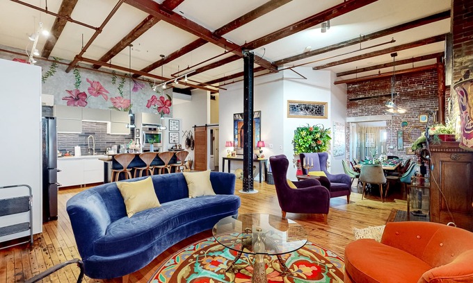 Downtown Portland Apartment | Sunlit & stylish art loft with gorgeous interiors, fireplace, & perfect location