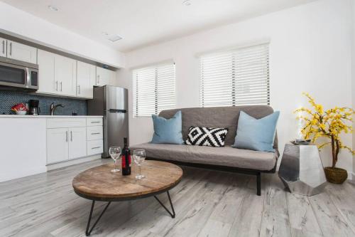Venice Apartment | Sunny 1 Bedroom in the Heart of Venice Beach - #3
