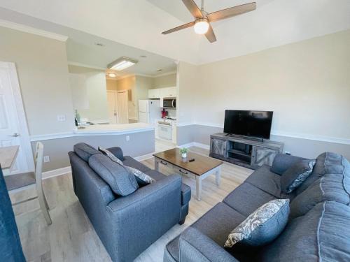 Central Myrtle Beach Apartment | Sunny 1BR condo Myrtlewood