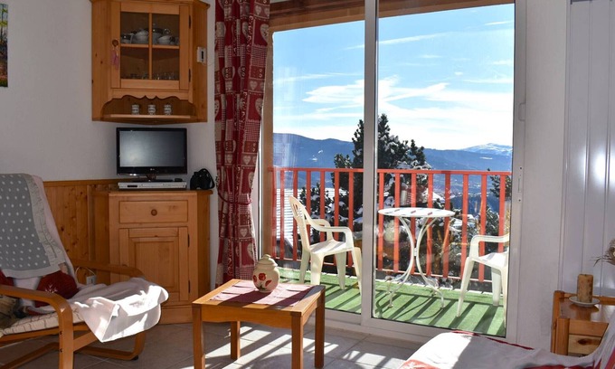 Font-Romeu-Odeillo-Via Apartment | Sunny 2-Room Cabin Apartment with Balcony, Near Font-Romeu Center