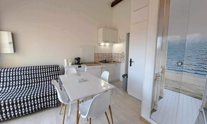 Marseillan Plage Apartment | Sunny 3-Room Apartment with Terrace and BBQ in Marseillan-Plage Center