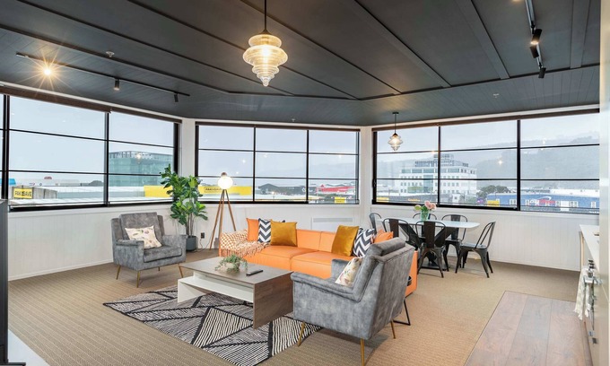 Petone Apartment | Sunny 3BR Petone Apt – Ocean Views, Walk to Shops