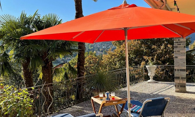 Caslano Apartment | Sunny 4-room apartment with large palm terrace. Lake view