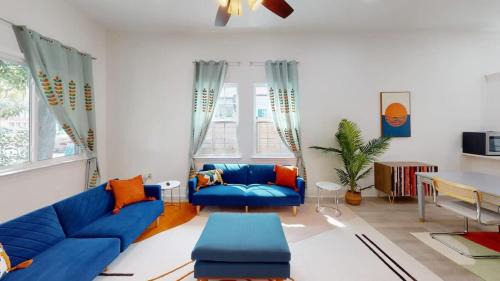 Mid-City House | Sunny 5Bed w Parking and direct Streetcar access