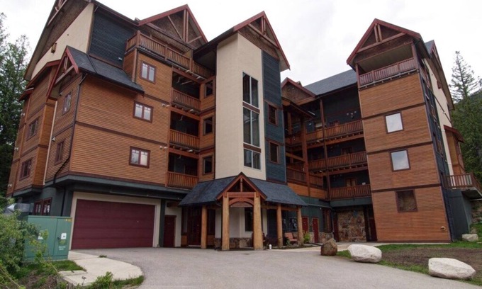 Rossland Condo | Sunny and Cozy Two Bedroom