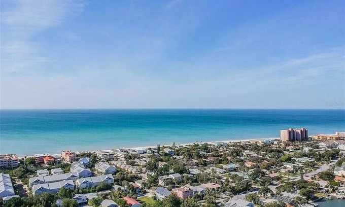 Indian Rocks Beach Condo | Sunny and Spacious Condo By The Beach