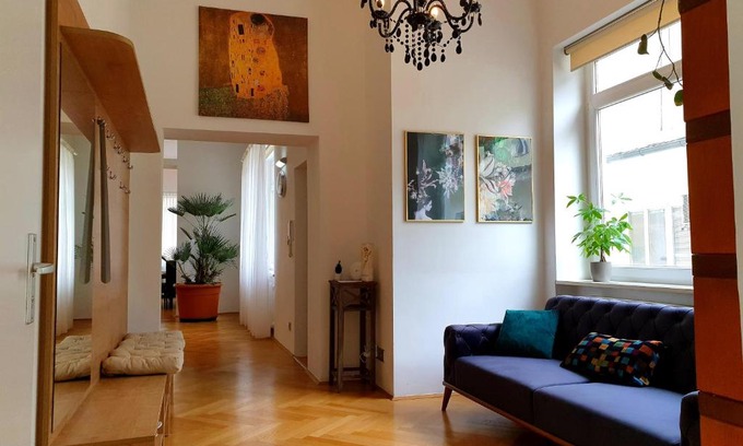 Favoriten Apartment | Sunny and spacious apartment near city centre
