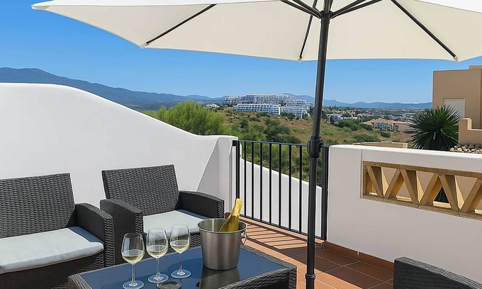 Bahia de Casares Apartment | Sunny apartment in Estrella de la Bahía