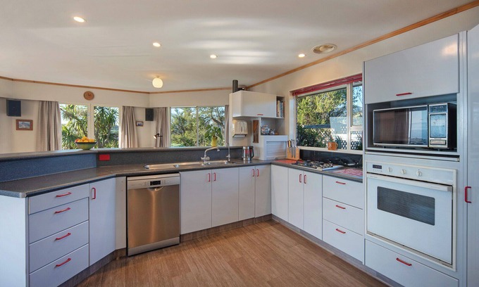 Nelson House | Sunny Bayview Retreat - Tranquil Hideaway with Stunning Bay Views