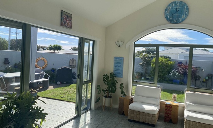 Oakura House | Sunny beach house, walking distance to surf