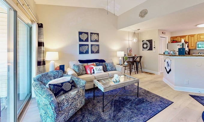Ocean Side Village Condo | Sunny condo close to beach with pool, beach access, & washer/dryer