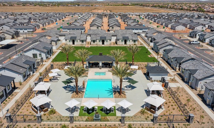 Casa Grande House | Sunny Contemporary Home with Pool BBQ