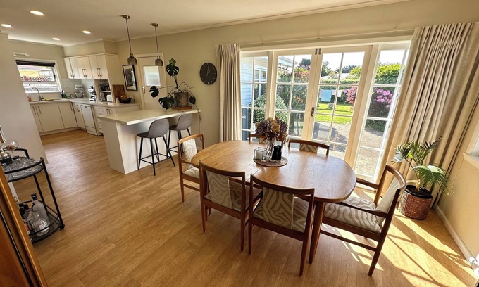 Napier House | Sunny & Cosy Napier Home!