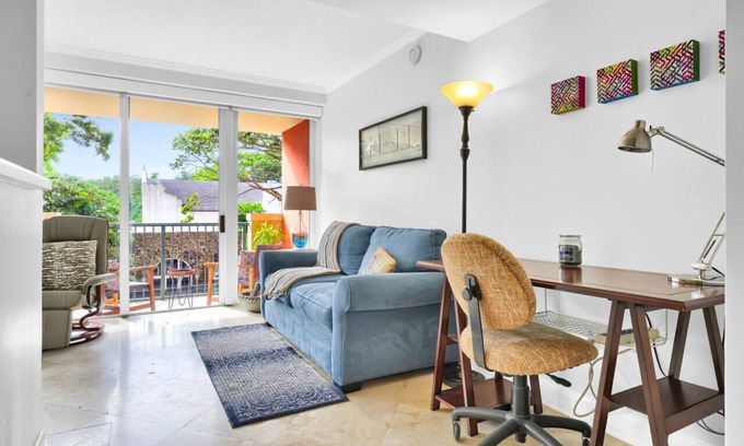 Coconut Grove Apartment | Sunny Getaway + Pool & Parking