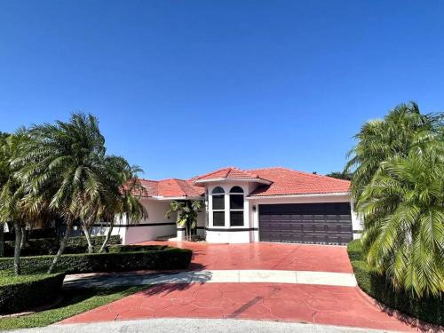 Tamiami House | Sunny Getaway: Relaxing Miami Home
