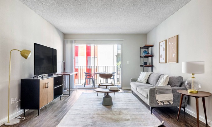Atwater Village Apartment | Sunny Glendale 1BR w/Gym, Pool, walkable location, by Blueground