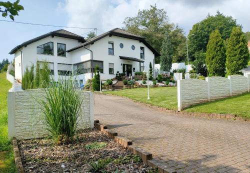 Oberthal Apartment | Sunny Hill