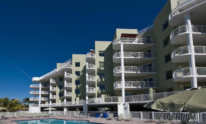 Treasure Island Condo | Sunny Island Condo – 2BR, Pool, Parking & Beach