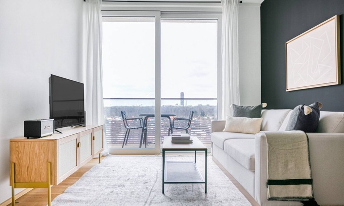 Erdberg Apartment | Sunny Landstraße 1BR w/Pool & Roof Lounge, near Metro U3, by Blueground
